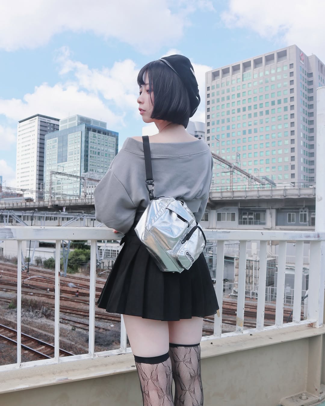 【正妹】Chubby糖 黑丝休闲装街拍，轻松的方式展现自我！