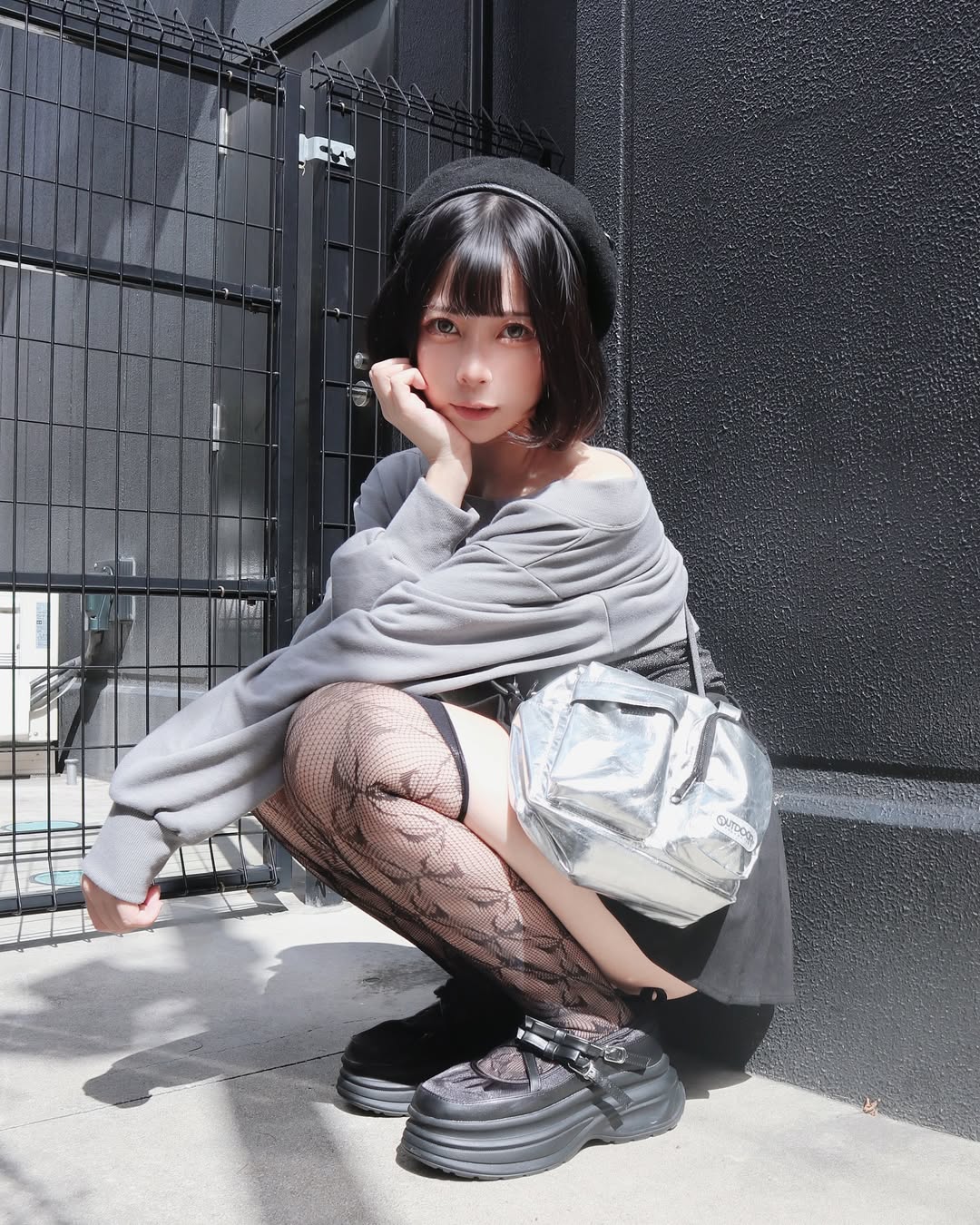 【正妹】Chubby糖 黑丝休闲装街拍，轻松的方式展现自我！