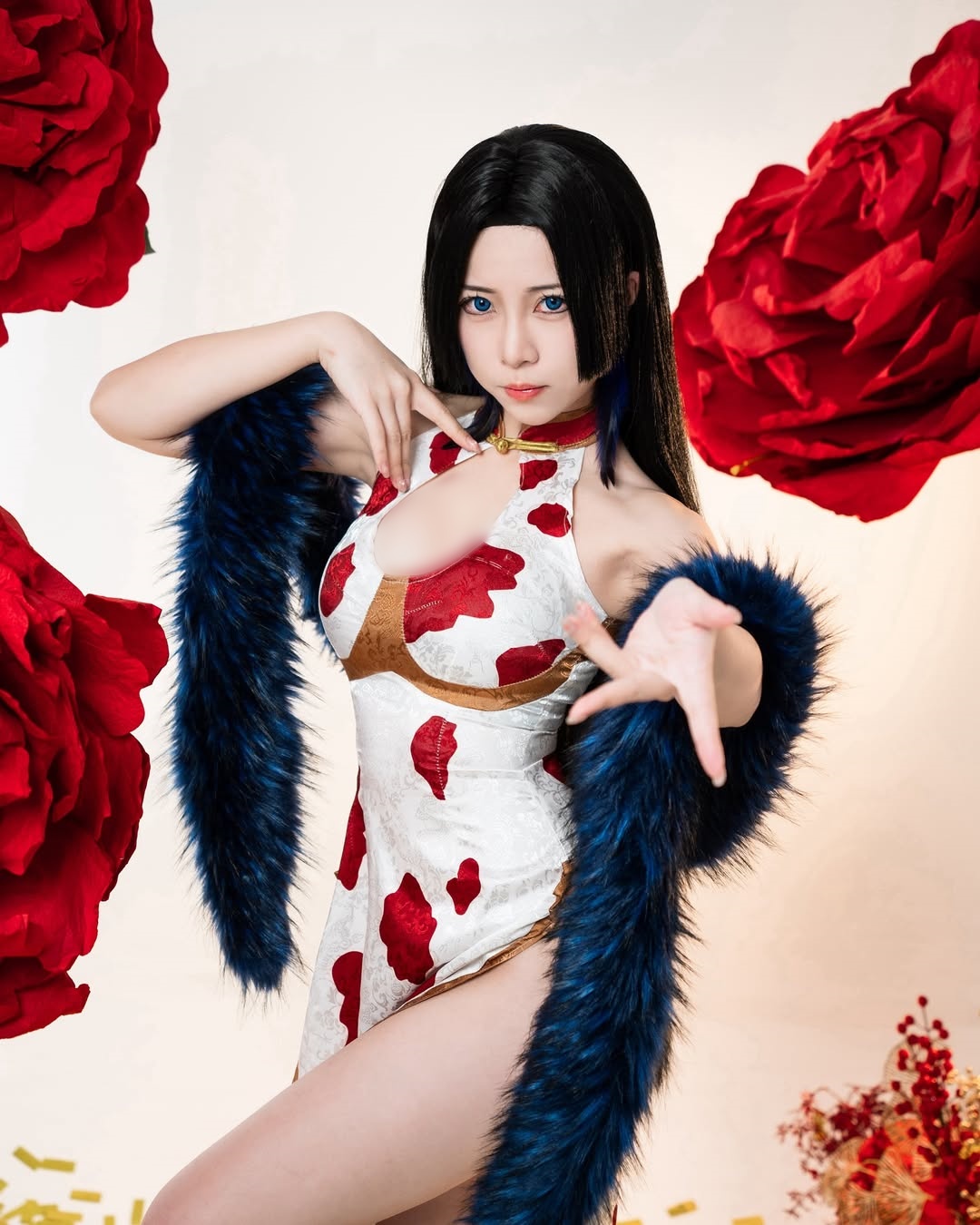 【正妹】Chubby糖 大长腿旗袍写真，纯净、简约与现代感！