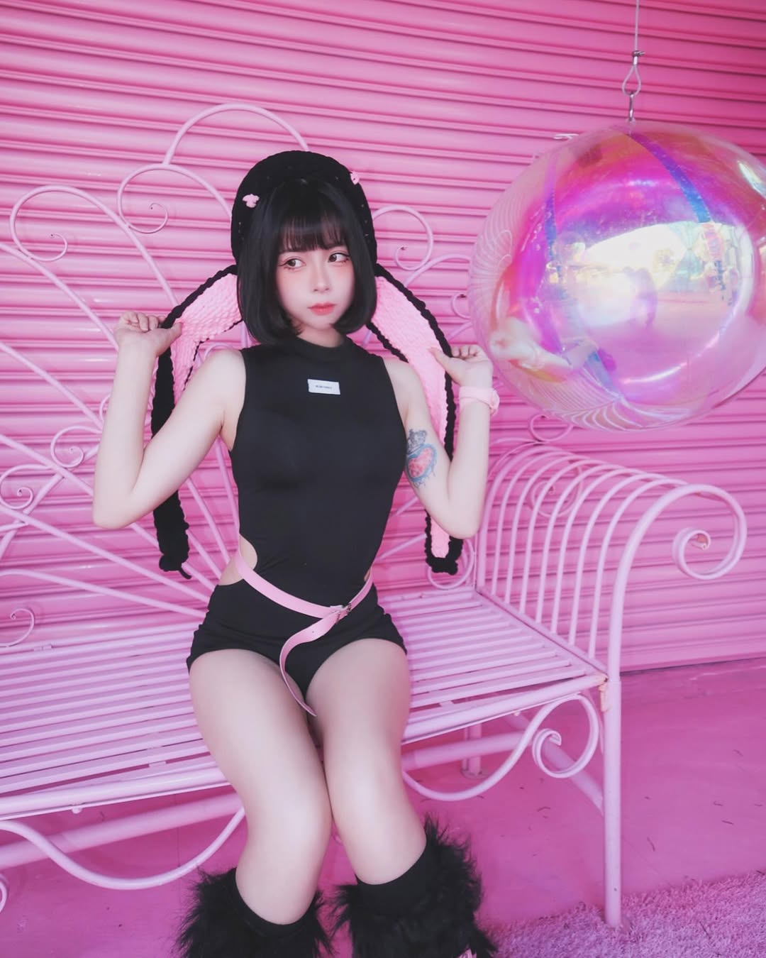 【正妹】Chubby糖 小兔子装扮写真，自信的姿态和优雅线条！