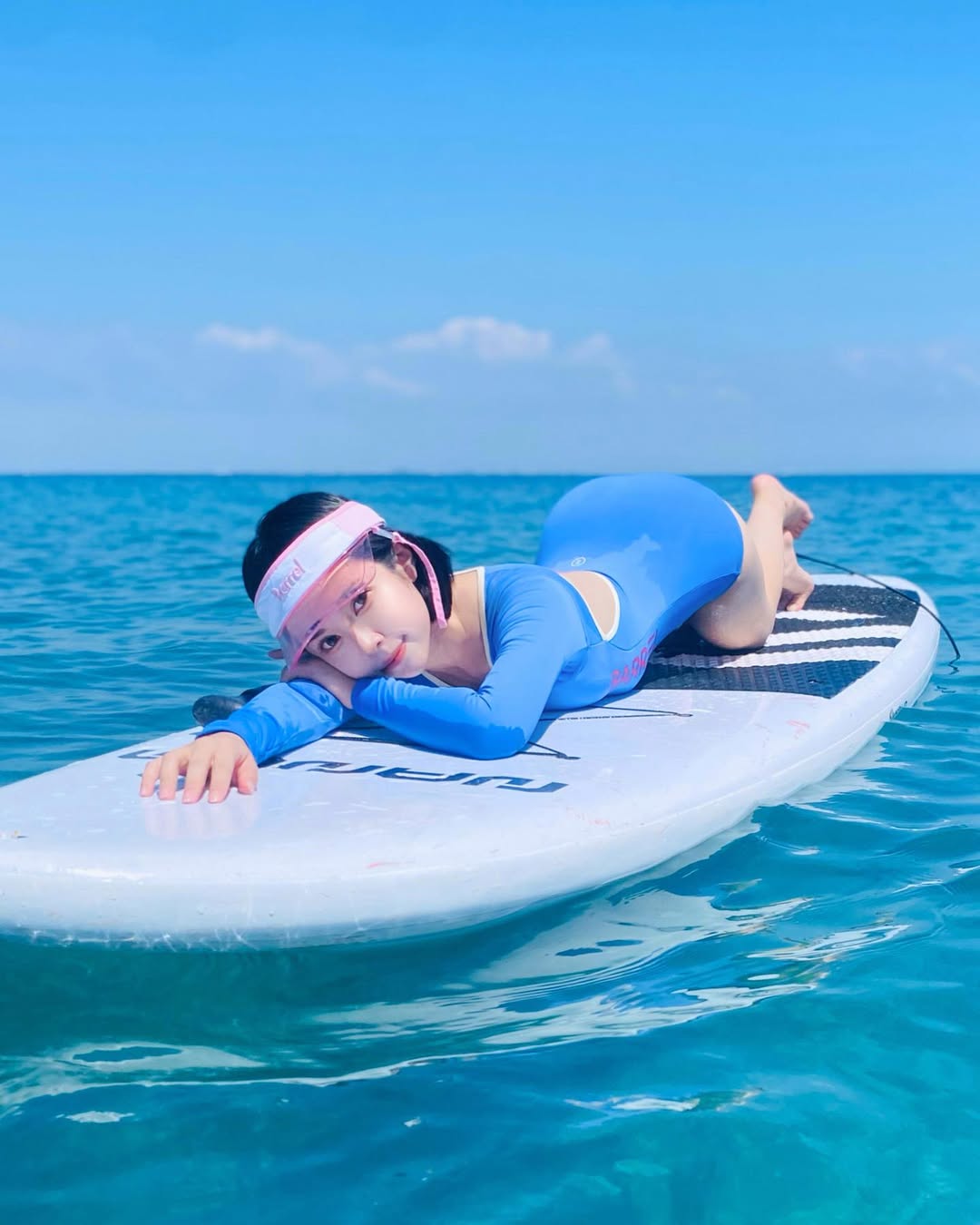 【正妹】Chubby糖 连体泳装写真，回眸笑意含蓄的魅力！