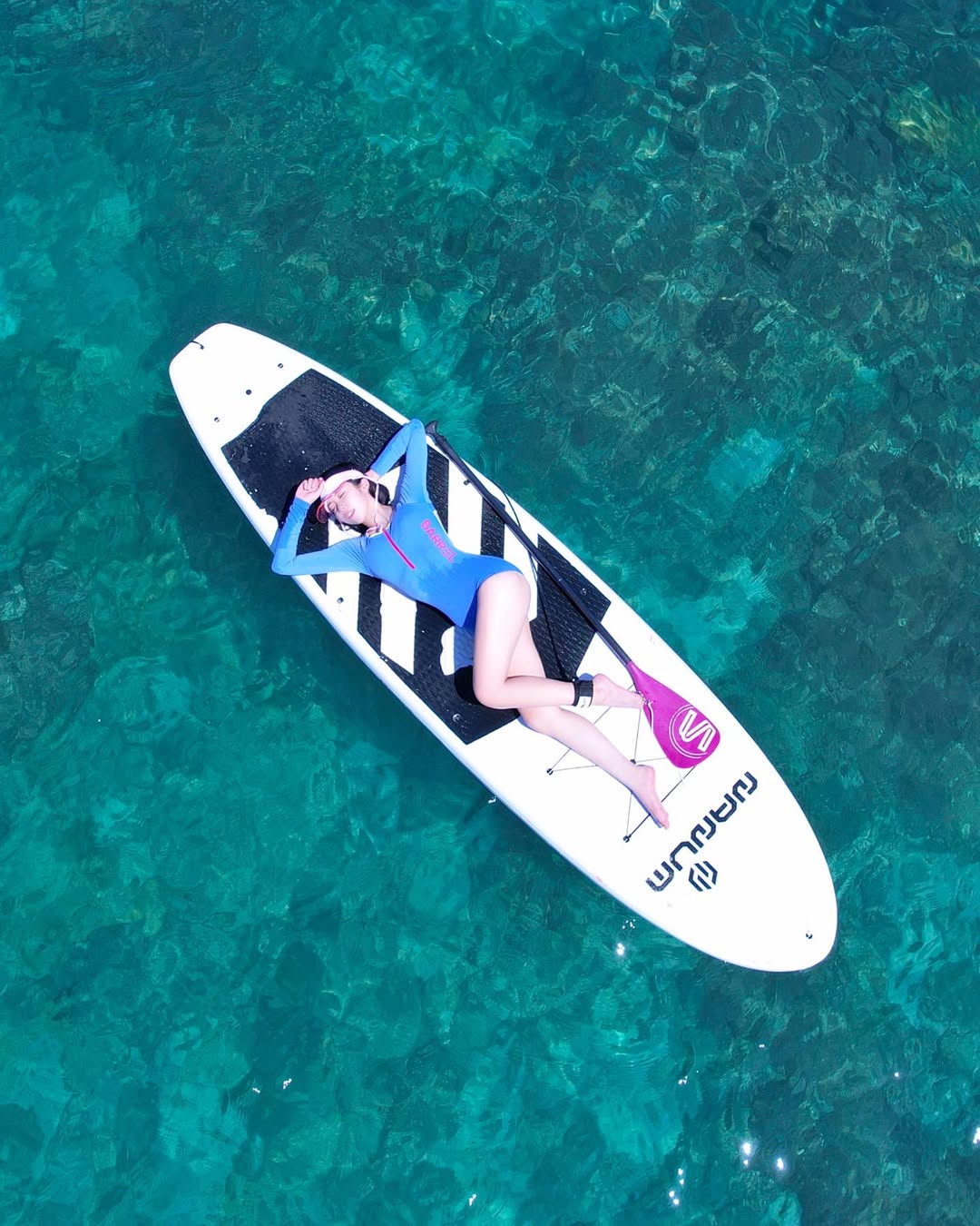 【正妹】Chubby糖 连体泳装写真，回眸笑意含蓄的魅力！