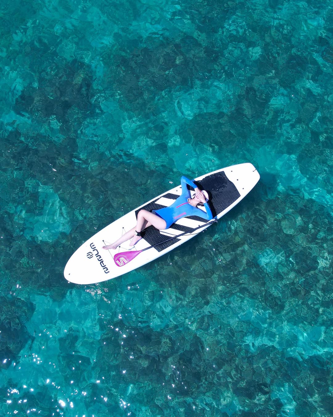 【正妹】Chubby糖 连体泳装写真，回眸笑意含蓄的魅力！