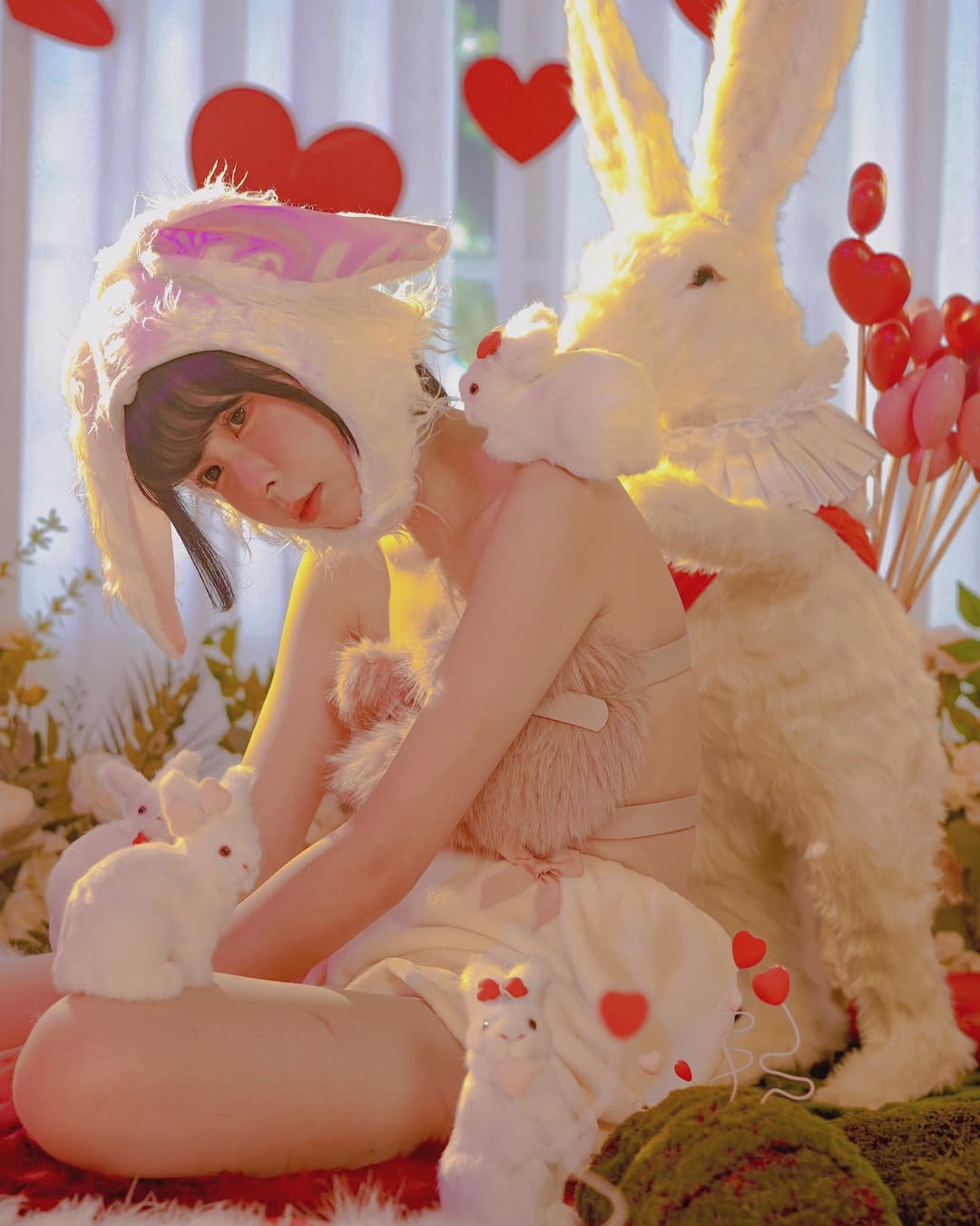 【正妹】Chubby糖 超甜兔子装写真，肌肤上闪烁微笑温暖！
