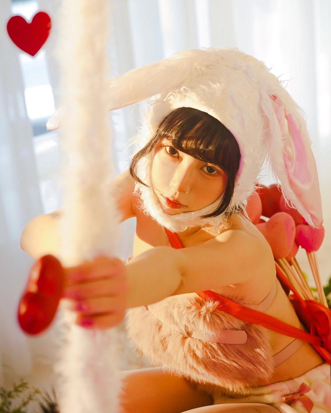 【正妹】Chubby糖 超甜兔子装写真，肌肤上闪烁微笑温暖！