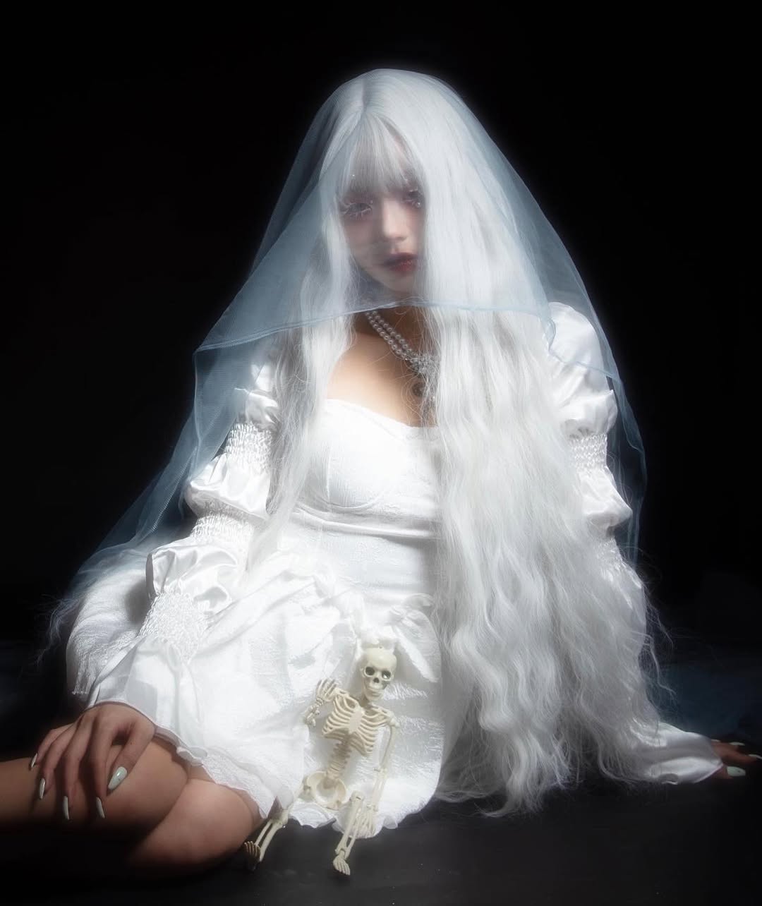 【正妹】Jolin 白化吸血鬼公主，冷艳而不可侵犯！