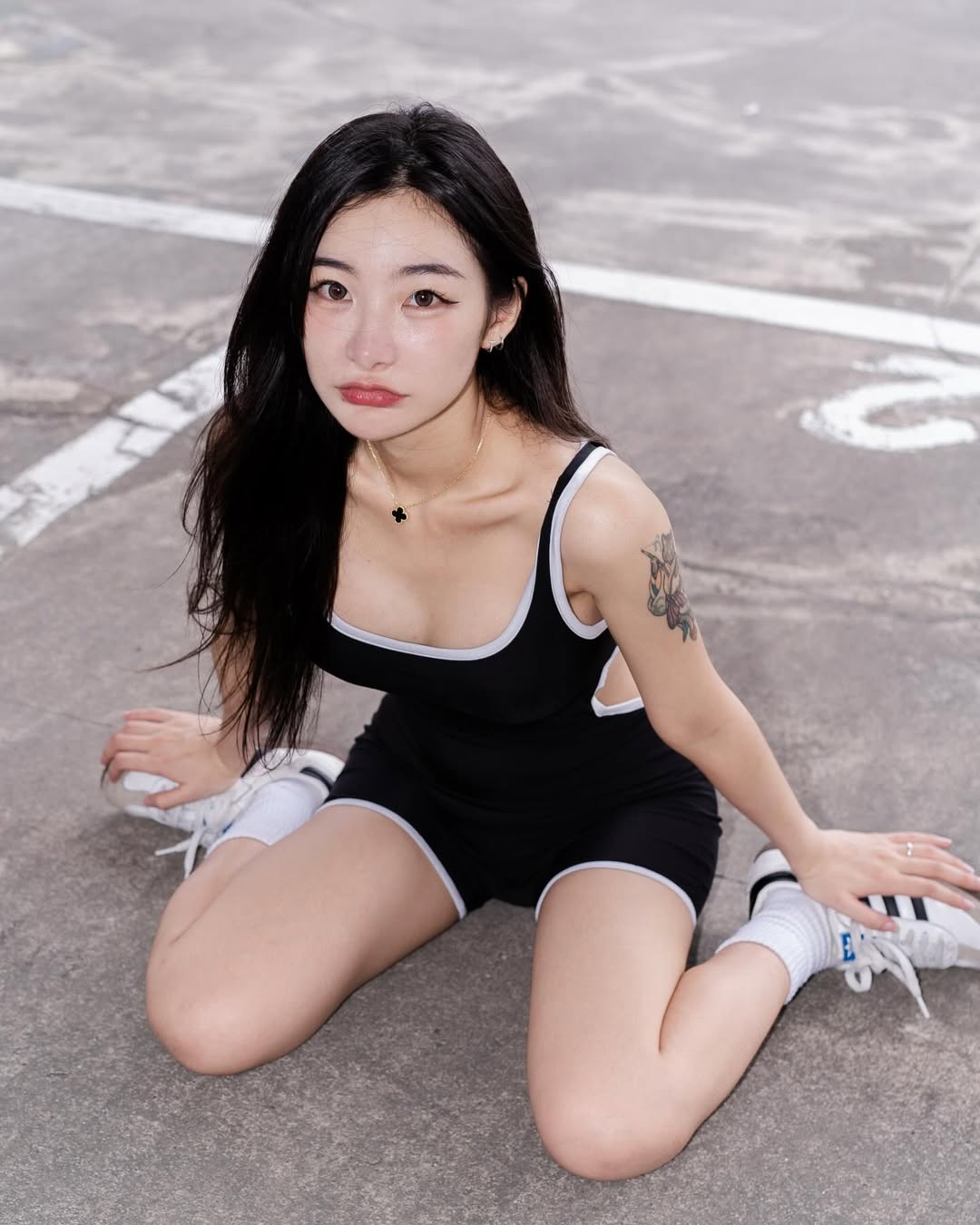 【正妹】梗梗连体日系运动服美照，偶像美学的新坐标！