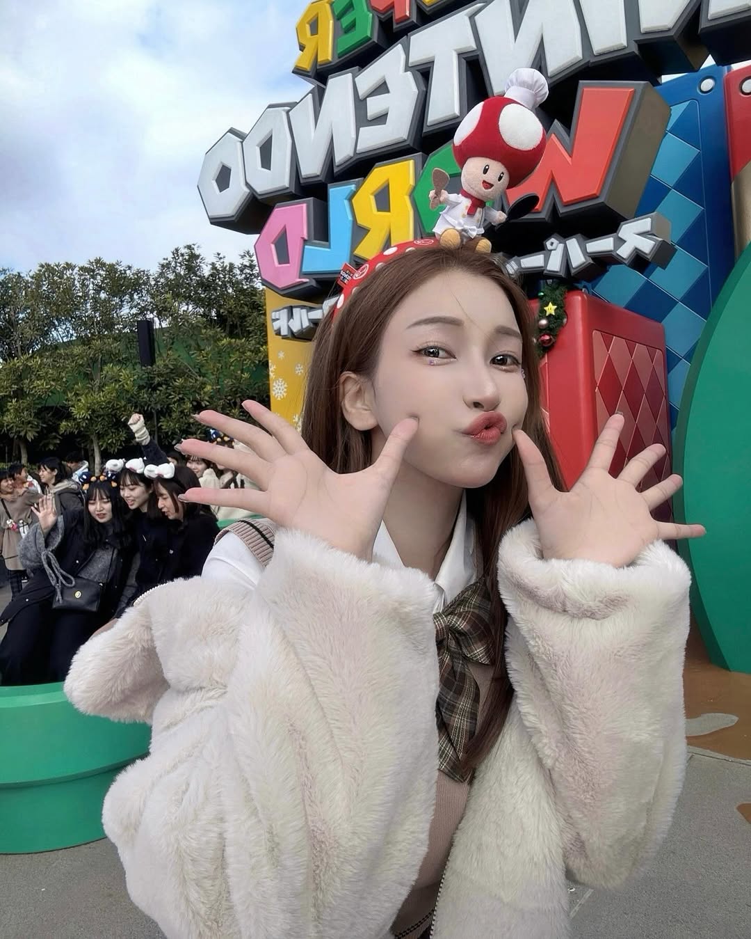 【正妹】娜娜米游乐场美照，拥抱生活的每一次精彩瞬间！