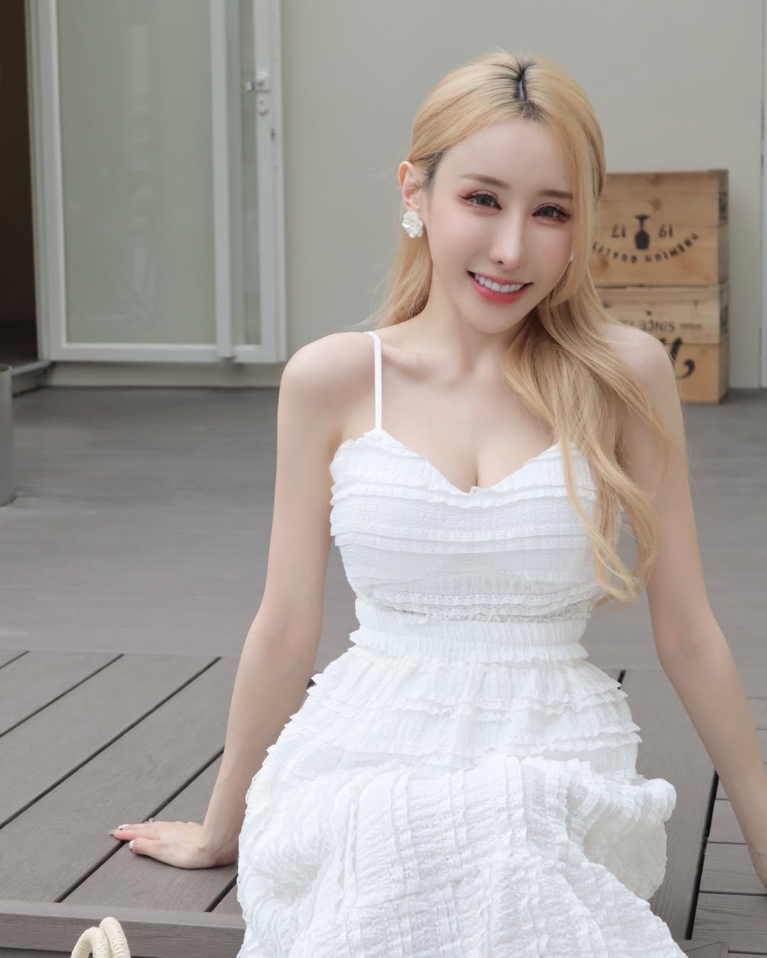 【正妹】金发洁儿的甜笑，瞬间融化了整个夏天！