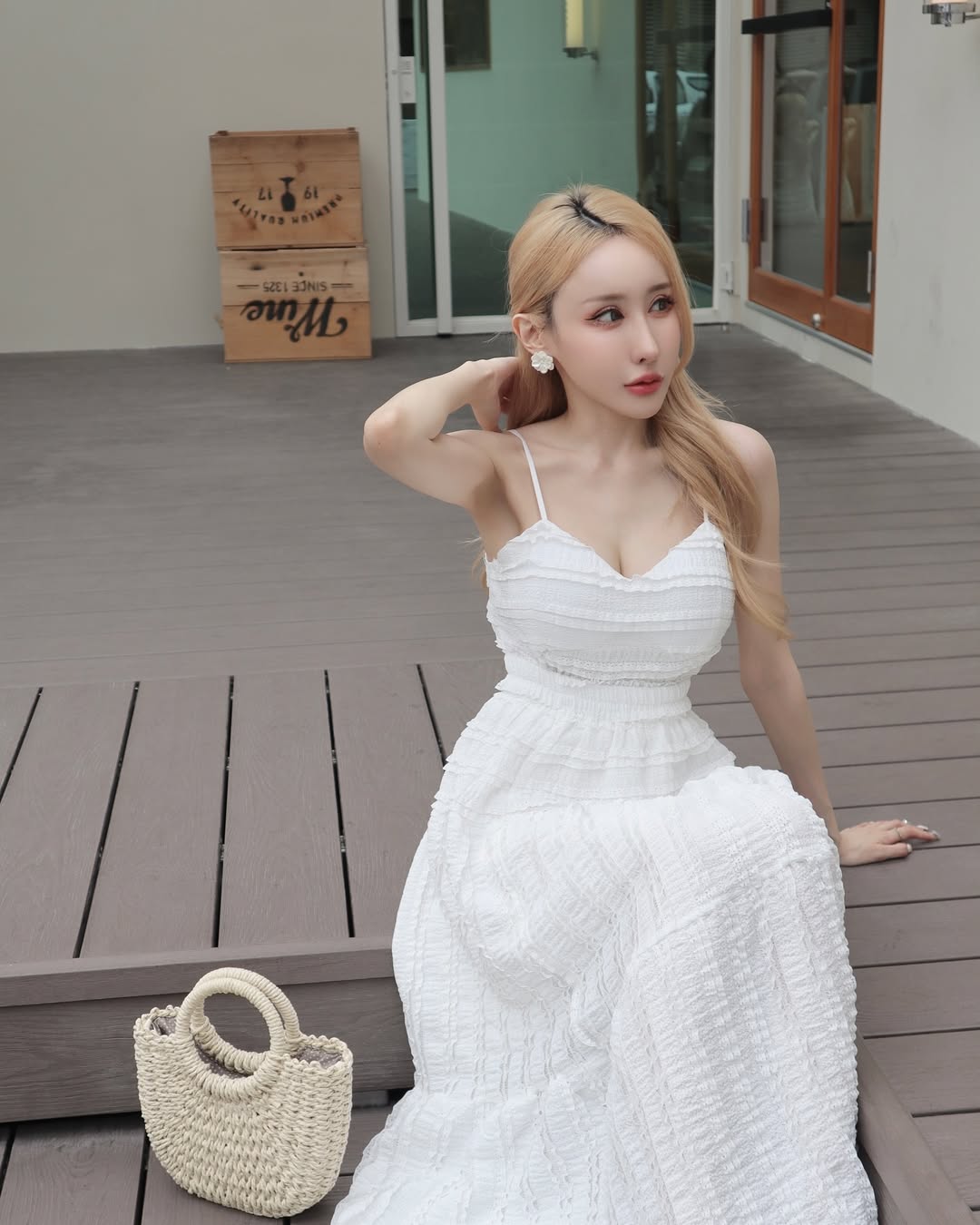 【正妹】金发洁儿的甜笑，瞬间融化了整个夏天！