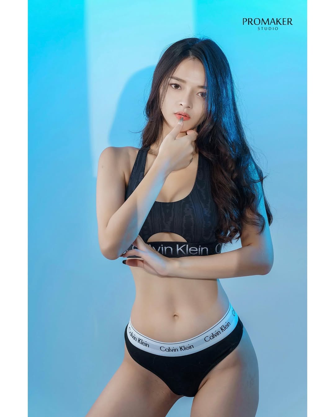 【正妹】A栗CK内衣与宠物狗写真，那份宁静与清凉所感染！