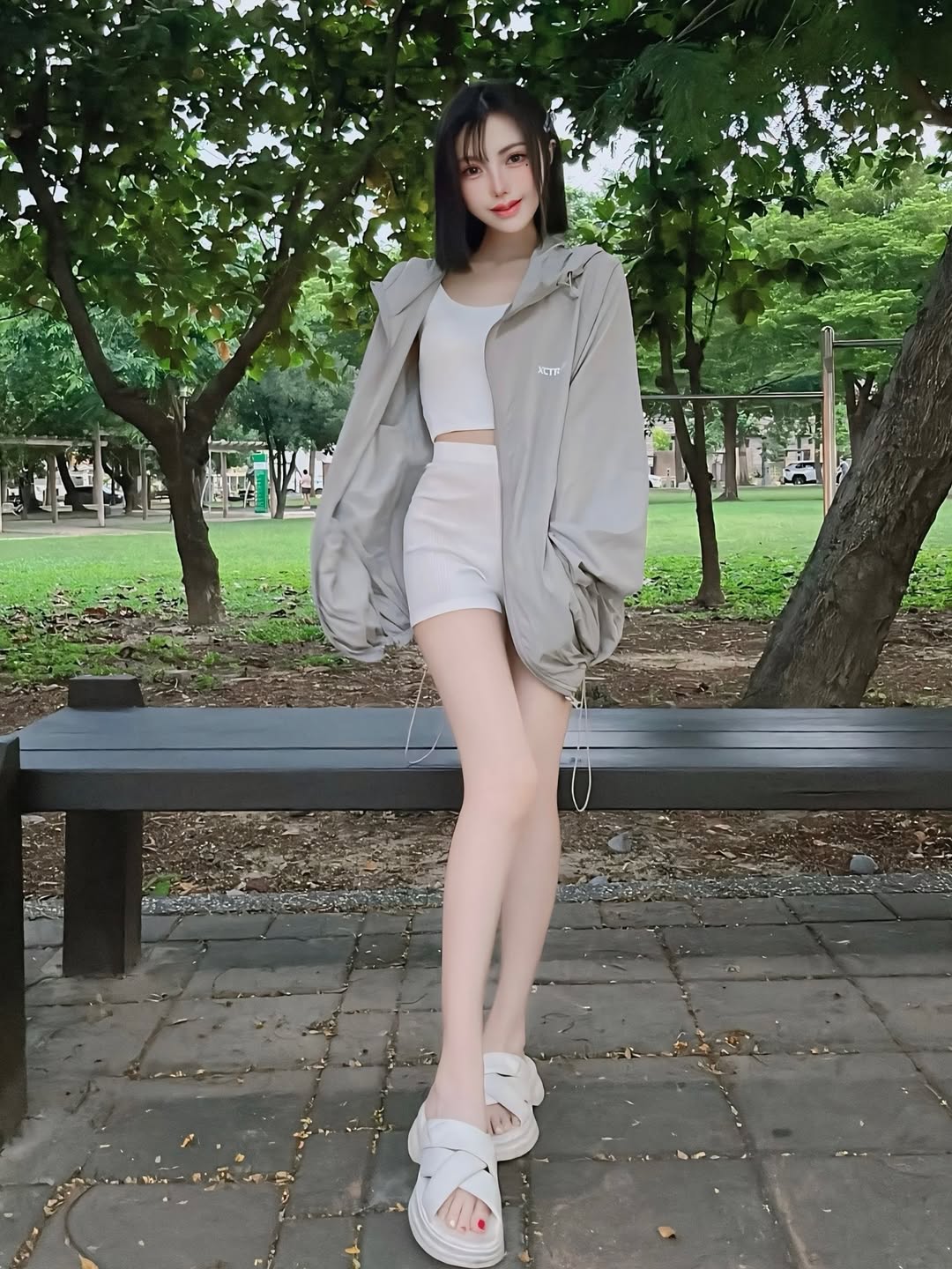 【正妹】林莹街拍大长腿惊艳，休闲穿搭也同样吸睛！