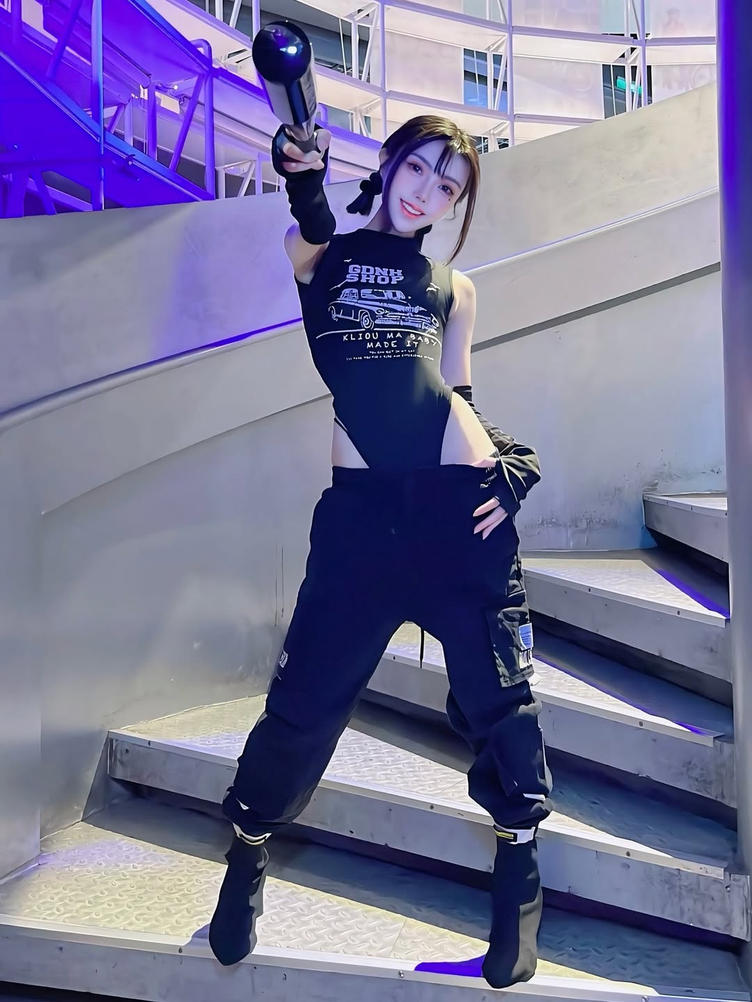 【正妹】林莹夜晚手持棒球棍美照，心情一瞬明亮的魔力！