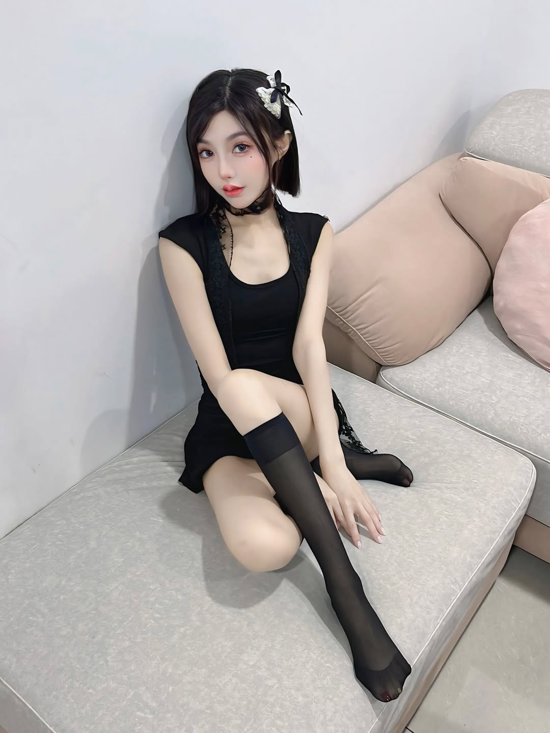 【正妹】林莹黑丝搭配连衣裙居家，让人不由自主地停下翻看！
