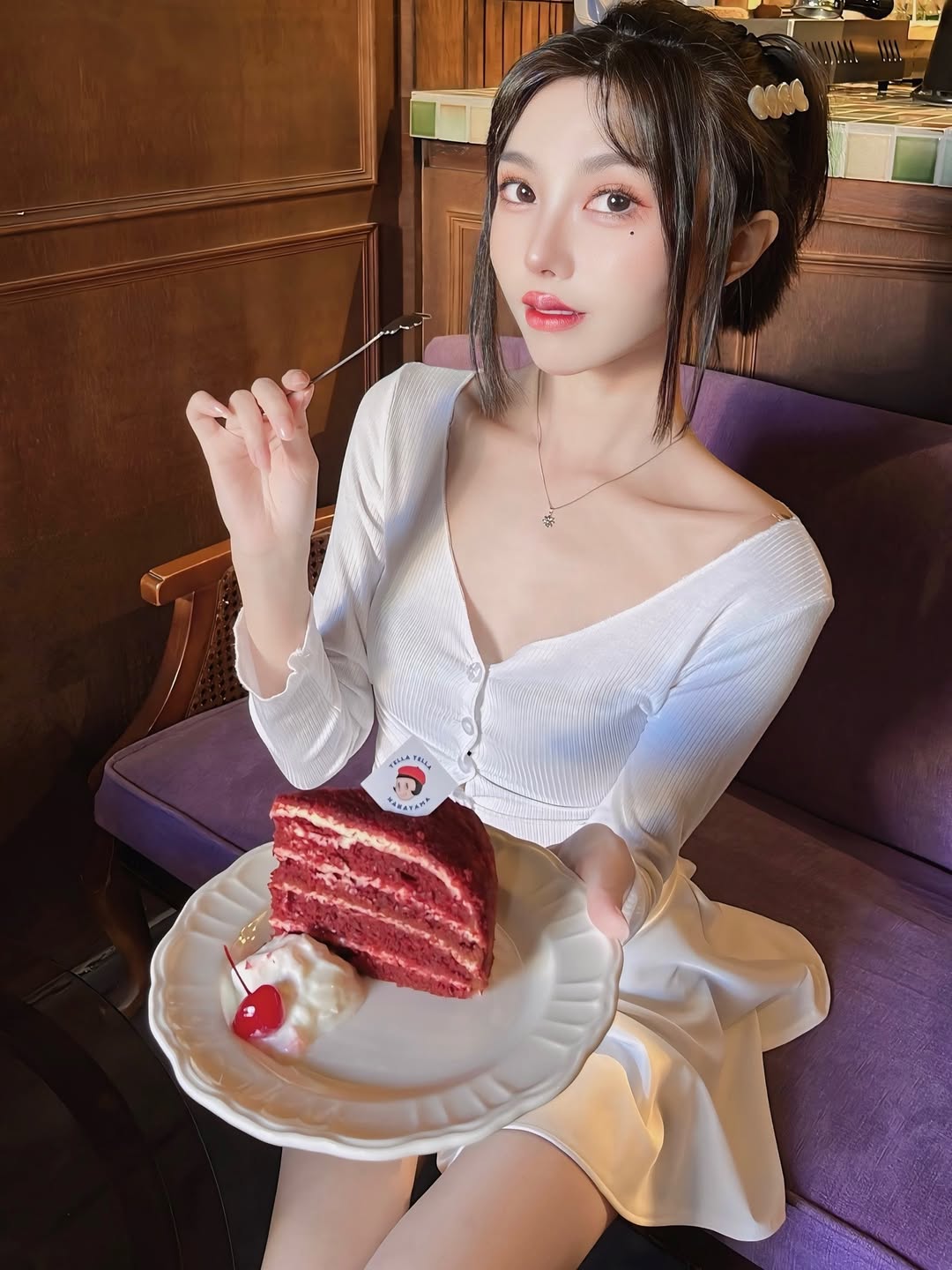 【正妹】林莹蛋糕店打卡，自信的宣言是温柔的挑逗！