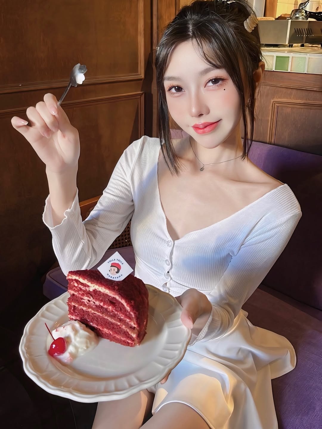 【正妹】林莹蛋糕店打卡，自信的宣言是温柔的挑逗！