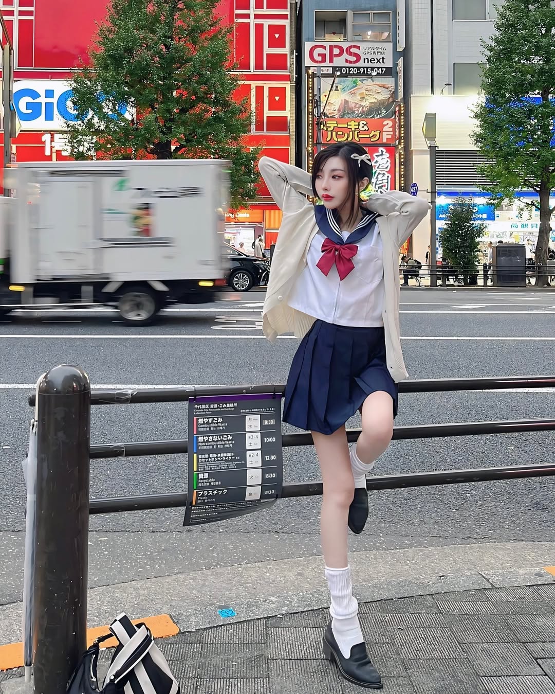 【正妹】林莹JK制服街拍，微妙性感与自信感！