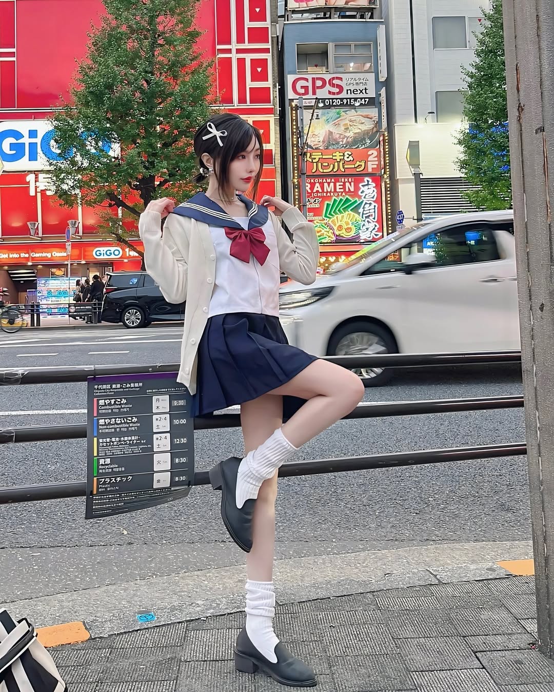 【正妹】林莹JK制服街拍，微妙性感与自信感！