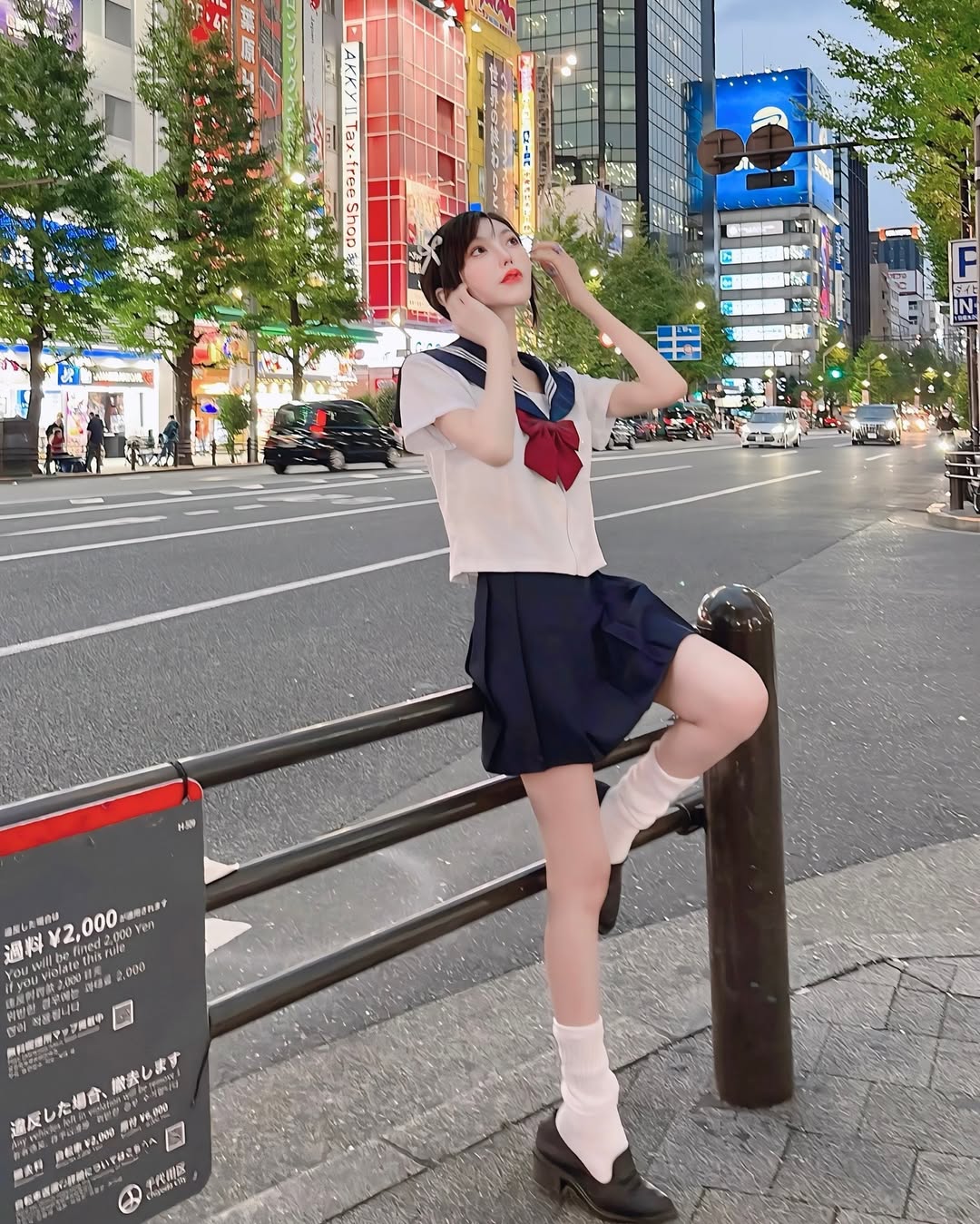 【正妹】林莹JK制服街拍，微妙性感与自信感！