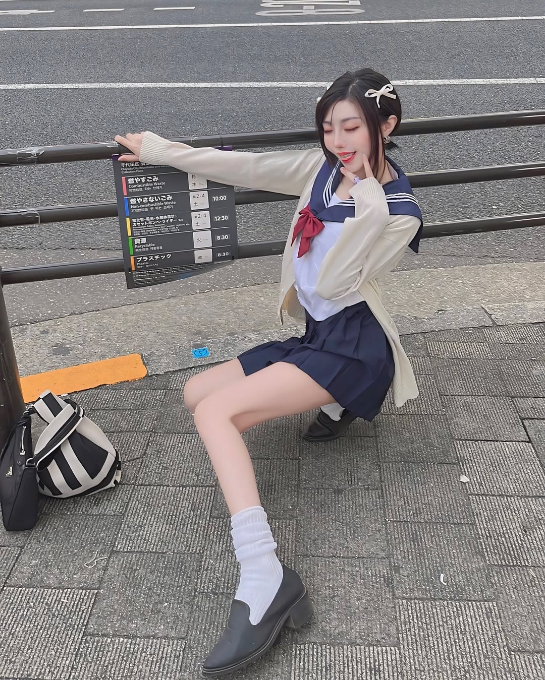 【正妹】林莹JK制服街拍，微妙性感与自信感！