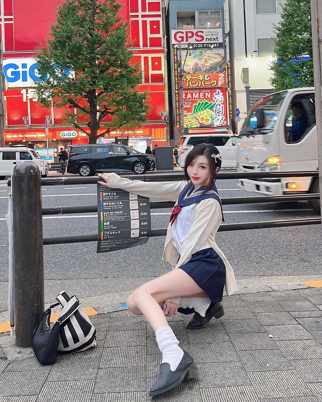 【正妹】林莹JK制服街拍，微妙性感与自信感！