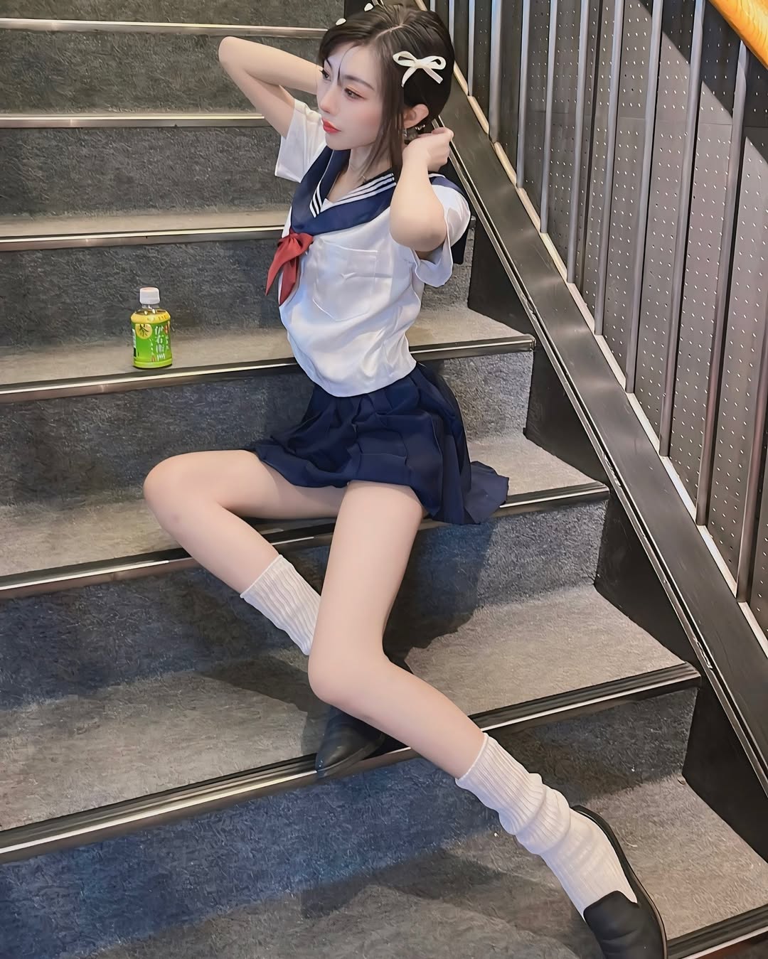 【正妹】林莹JK制服街拍，微妙性感与自信感！