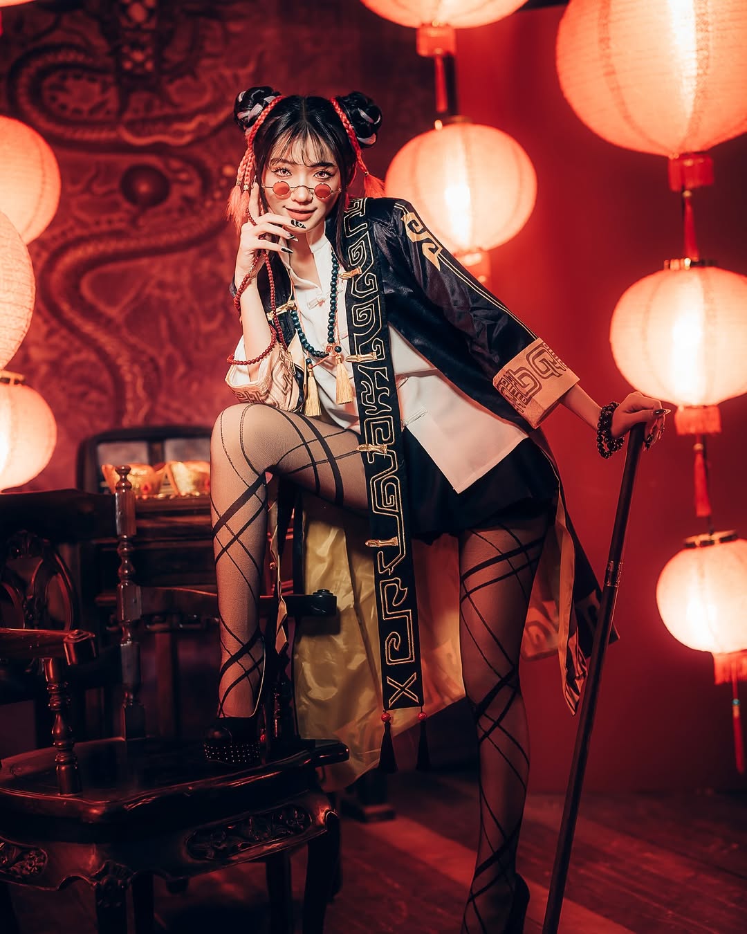 【正妹】妍妍angel女道士装扮写真，顺风顺水顺财神发财发财！