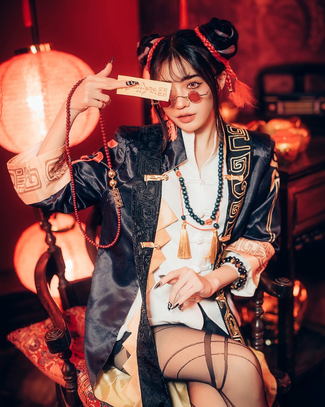 【正妹】妍妍angel女道士装扮写真，顺风顺水顺财神发财发财！