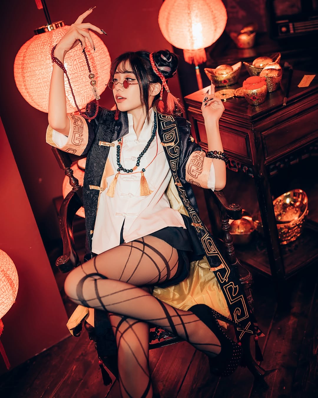 【正妹】妍妍angel女道士装扮写真，顺风顺水顺财神发财发财！