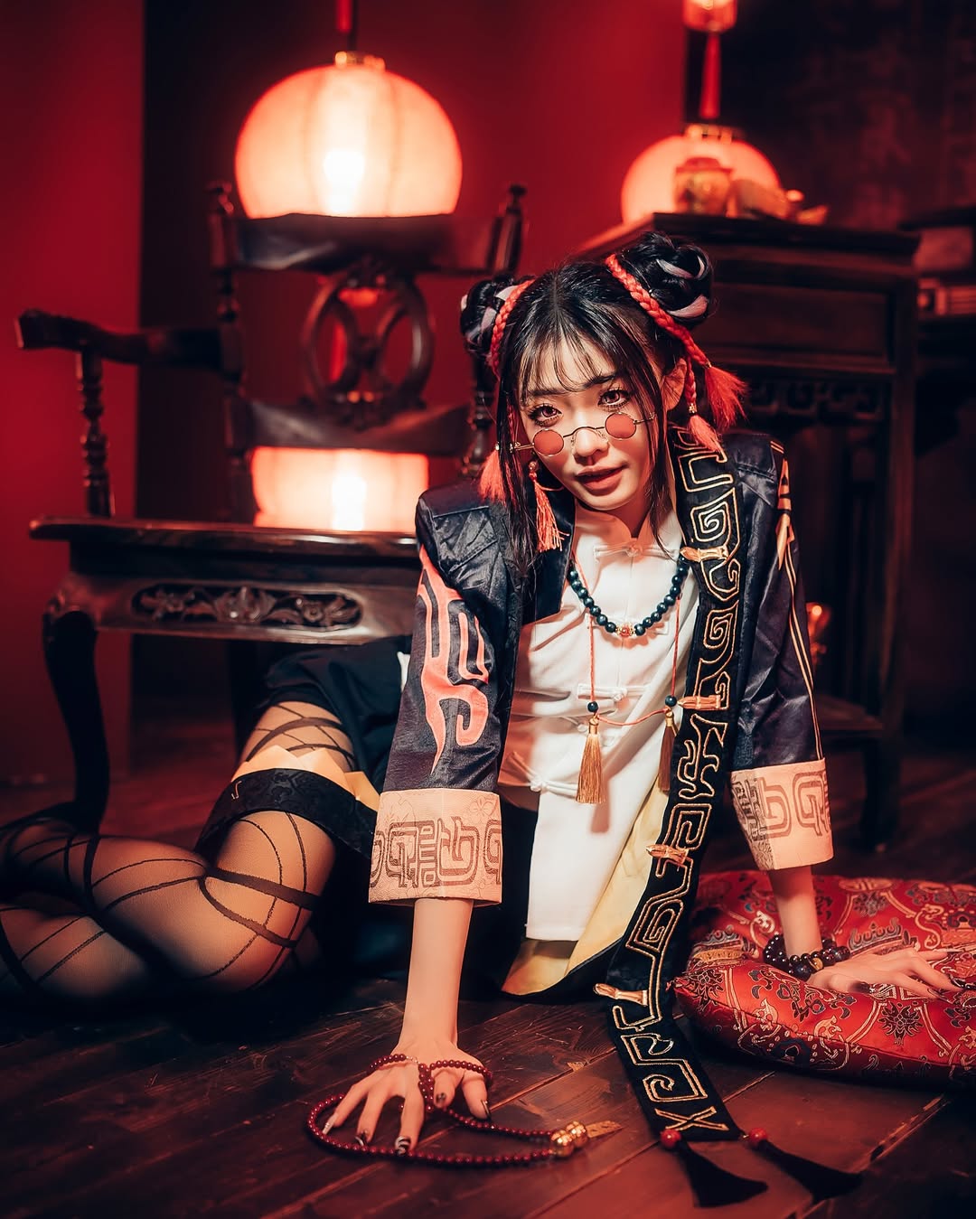 【正妹】妍妍angel女道士装扮写真，顺风顺水顺财神发财发财！