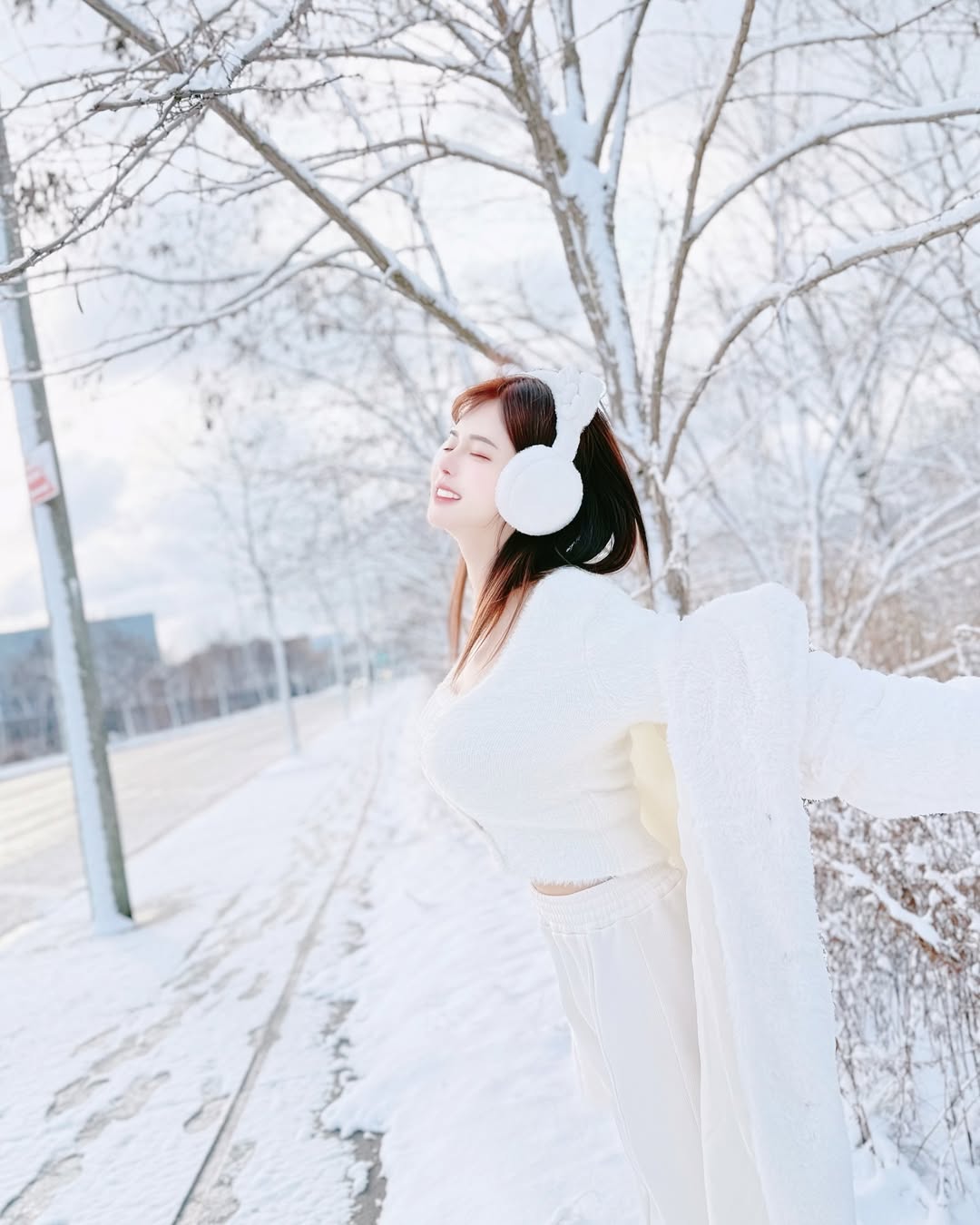 【正妹】小花姐接白雪美景写真，生活的态度情感表达！