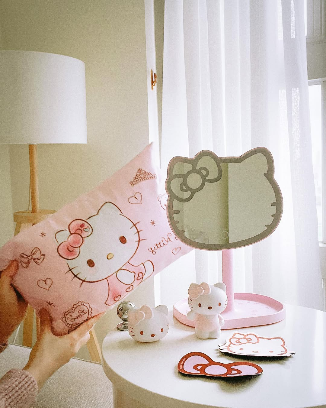 【正妹】小花姐接粉色毛衣可爱美照，风靡万千少女的Hello Kitty！