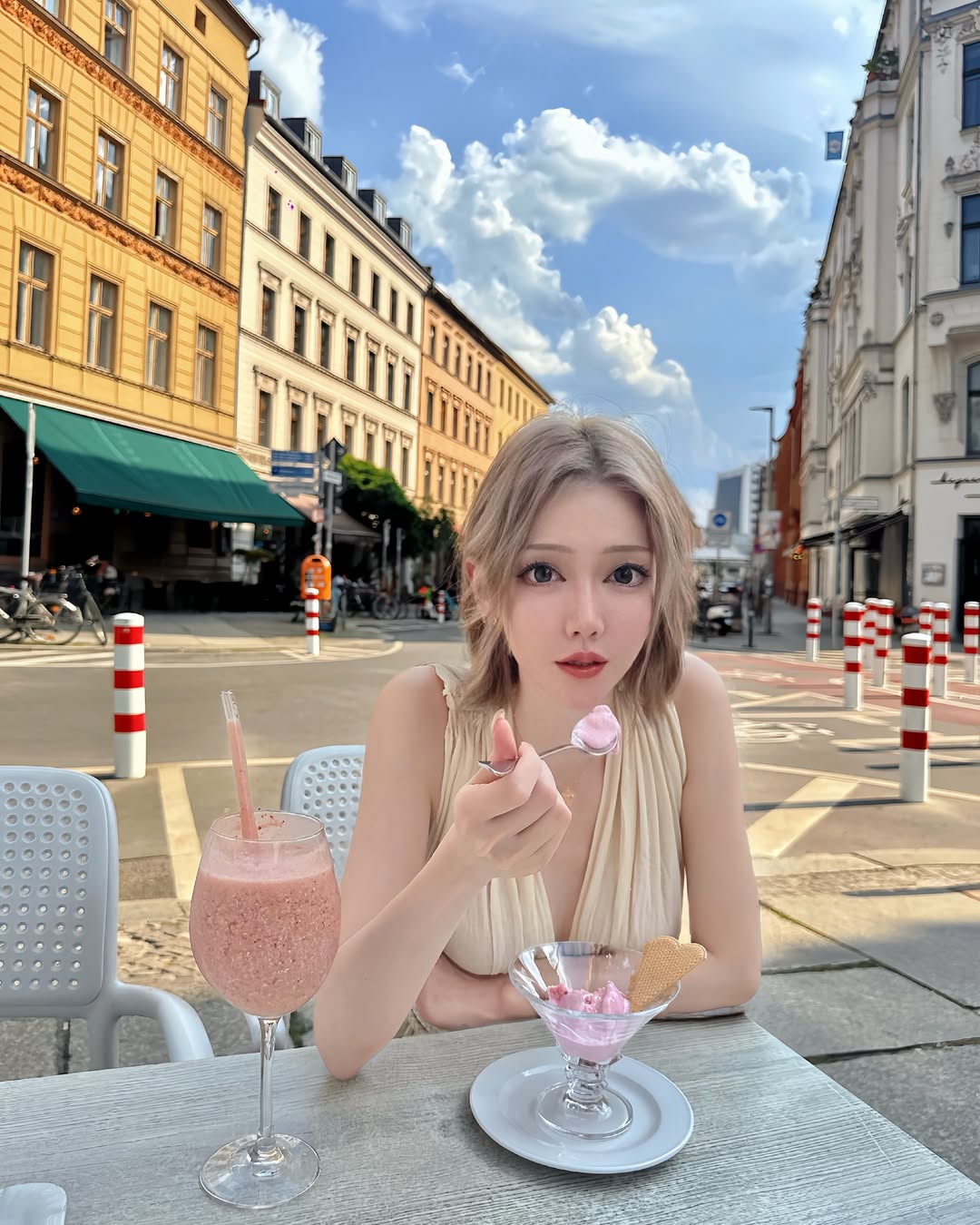 【正妹】酸酸Enny 礼服街拍，无论你喜欢复古街头还是浪漫！