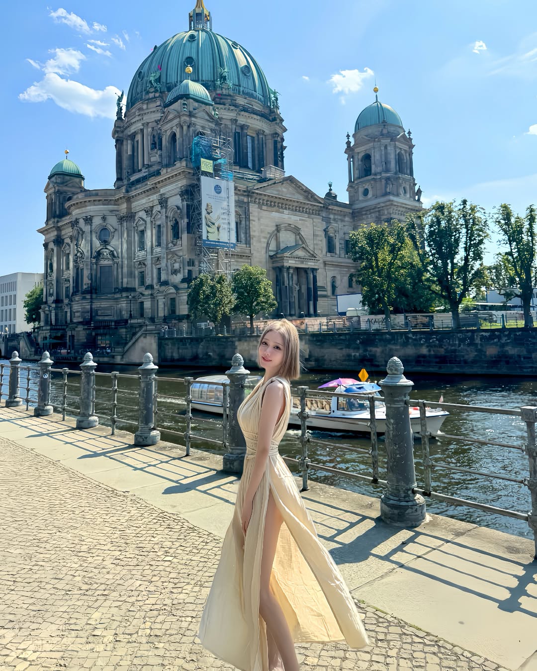 【正妹】酸酸Enny 礼服街拍，无论你喜欢复古街头还是浪漫！