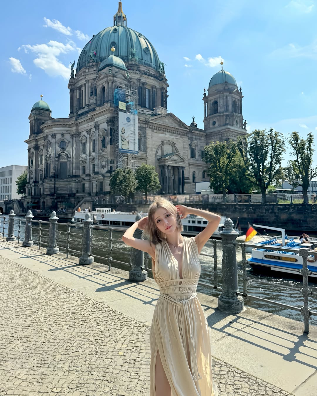 【正妹】酸酸Enny 礼服街拍，无论你喜欢复古街头还是浪漫！