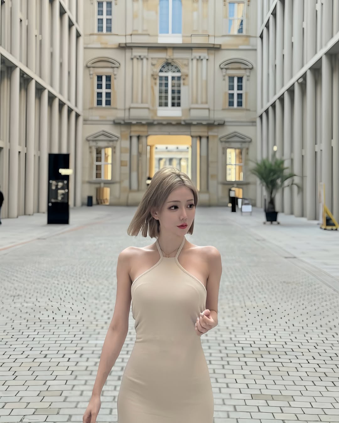 【正妹】酸酸Enny 超美连衣裙街拍，时尚并非为了取悦他人！