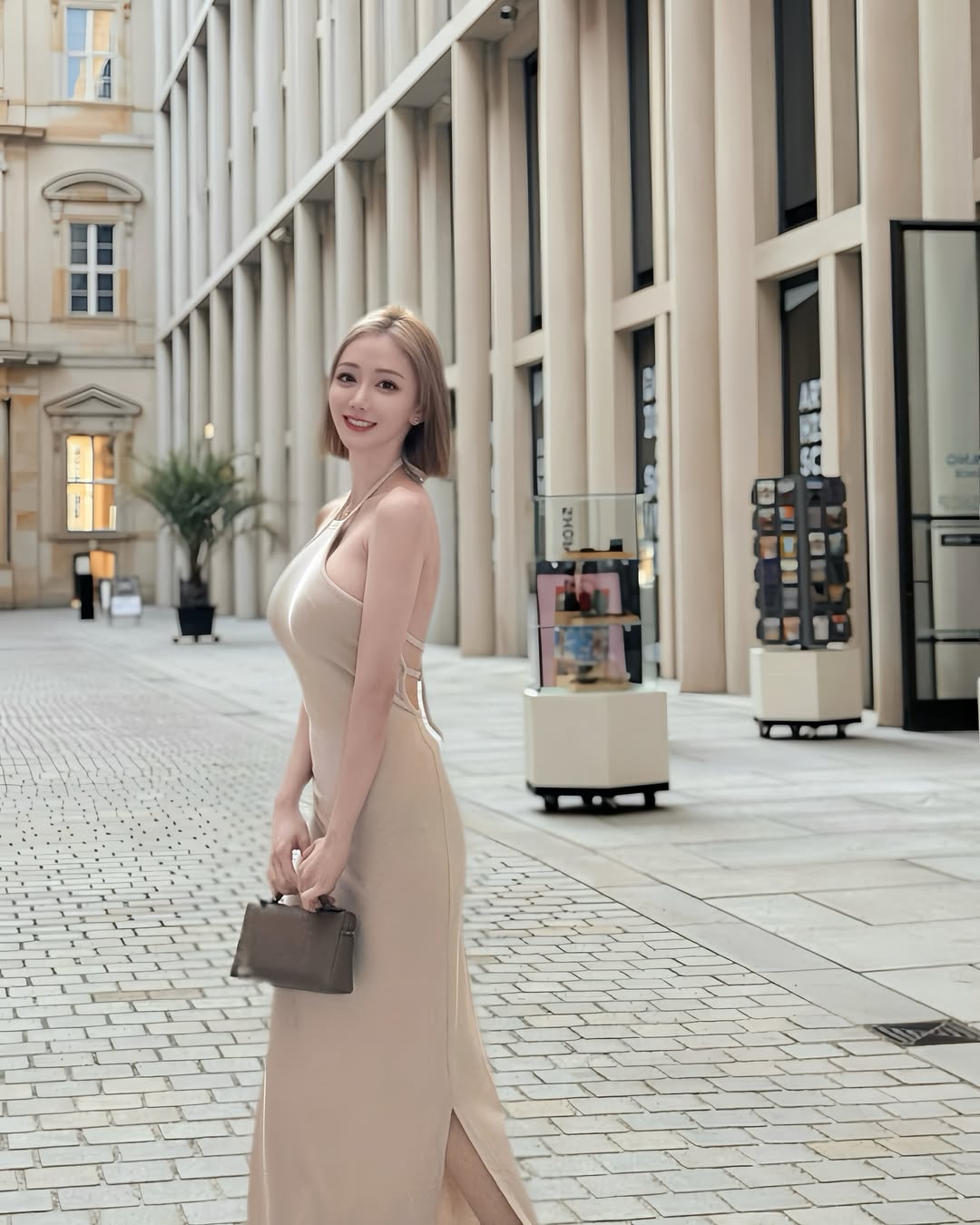 【正妹】酸酸Enny 超美连衣裙街拍，时尚并非为了取悦他人！