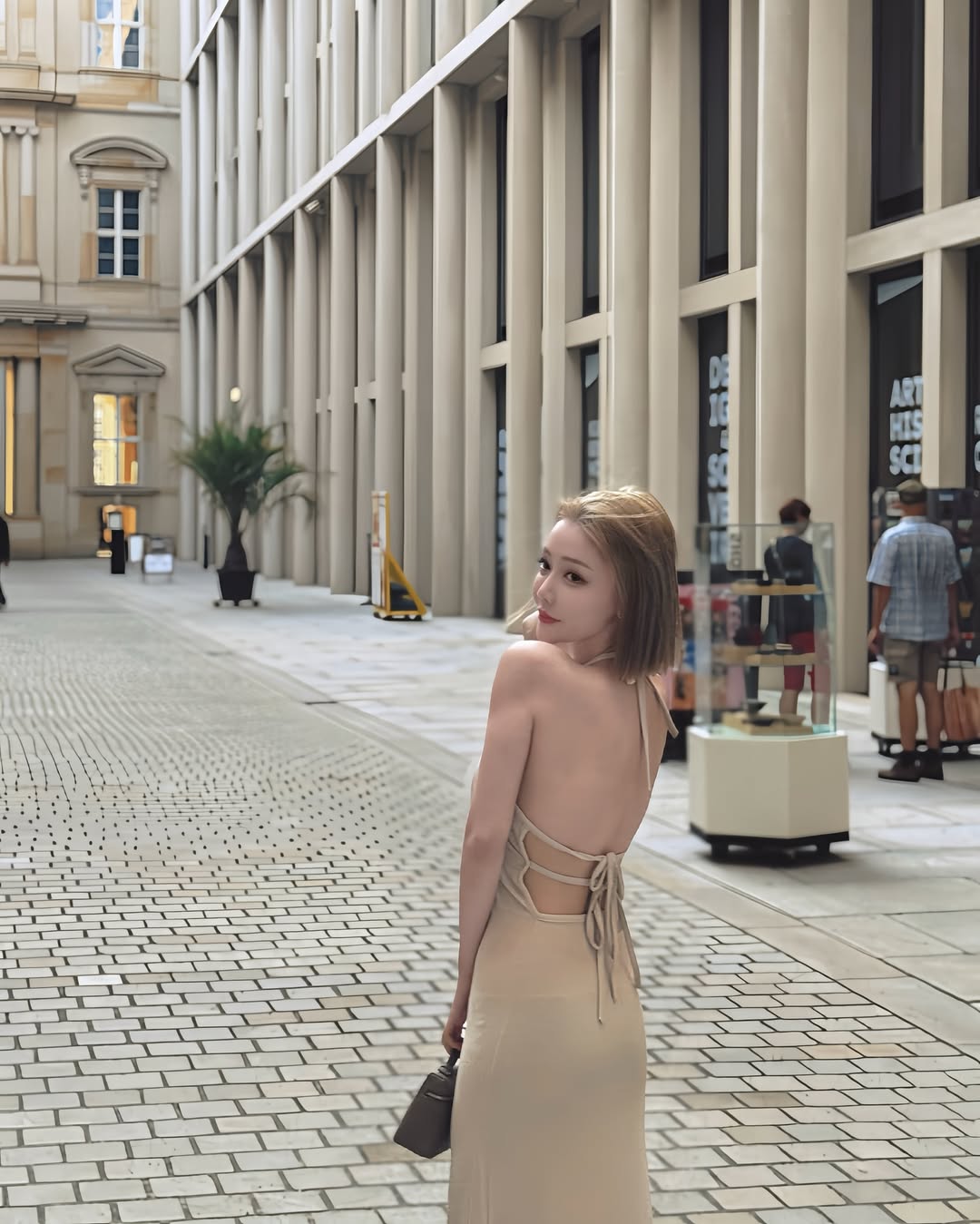 【正妹】酸酸Enny 超美连衣裙街拍，时尚并非为了取悦他人！