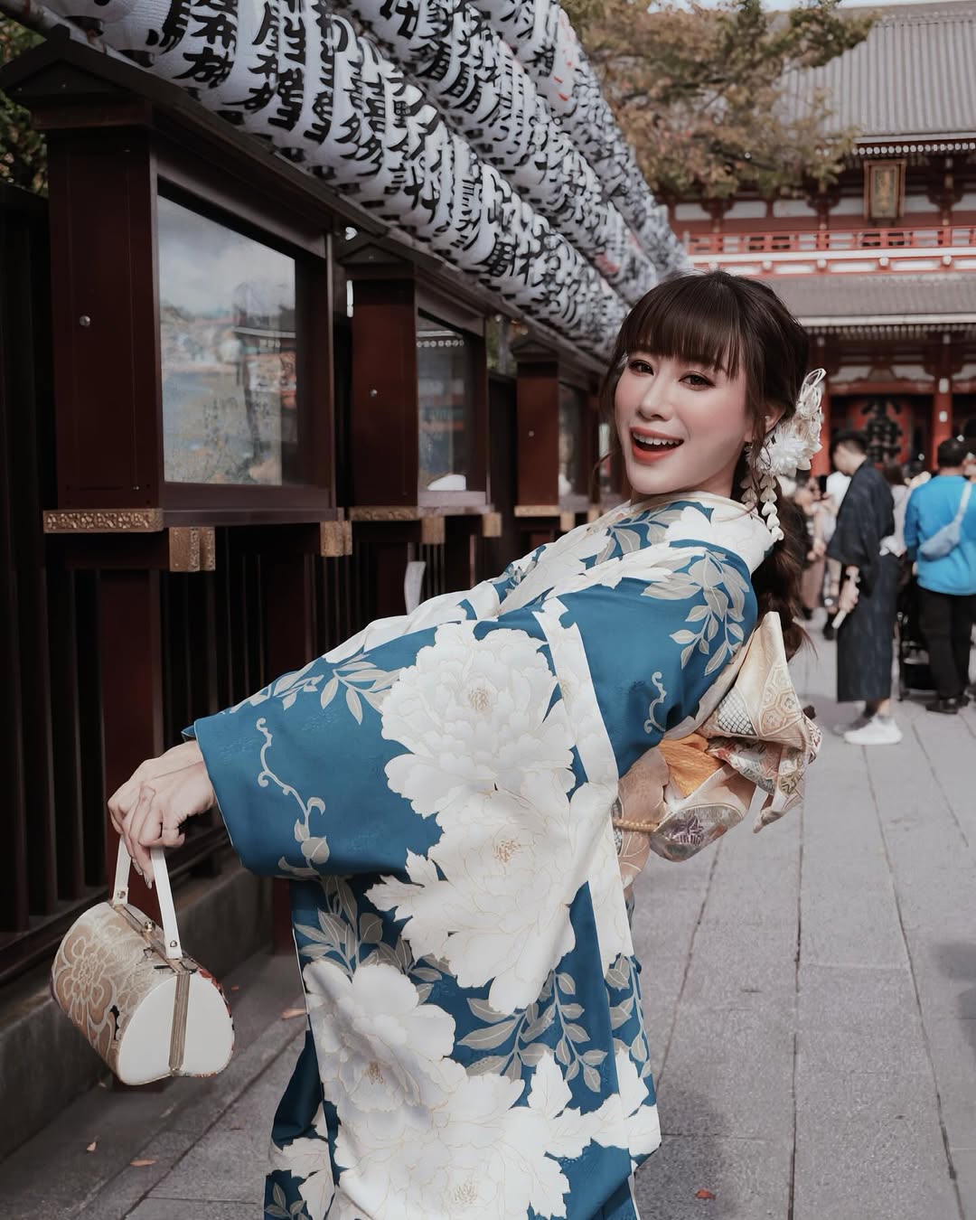 【正妹】Lara双囍和服彰显日系范，场景的变化被注入了个性！