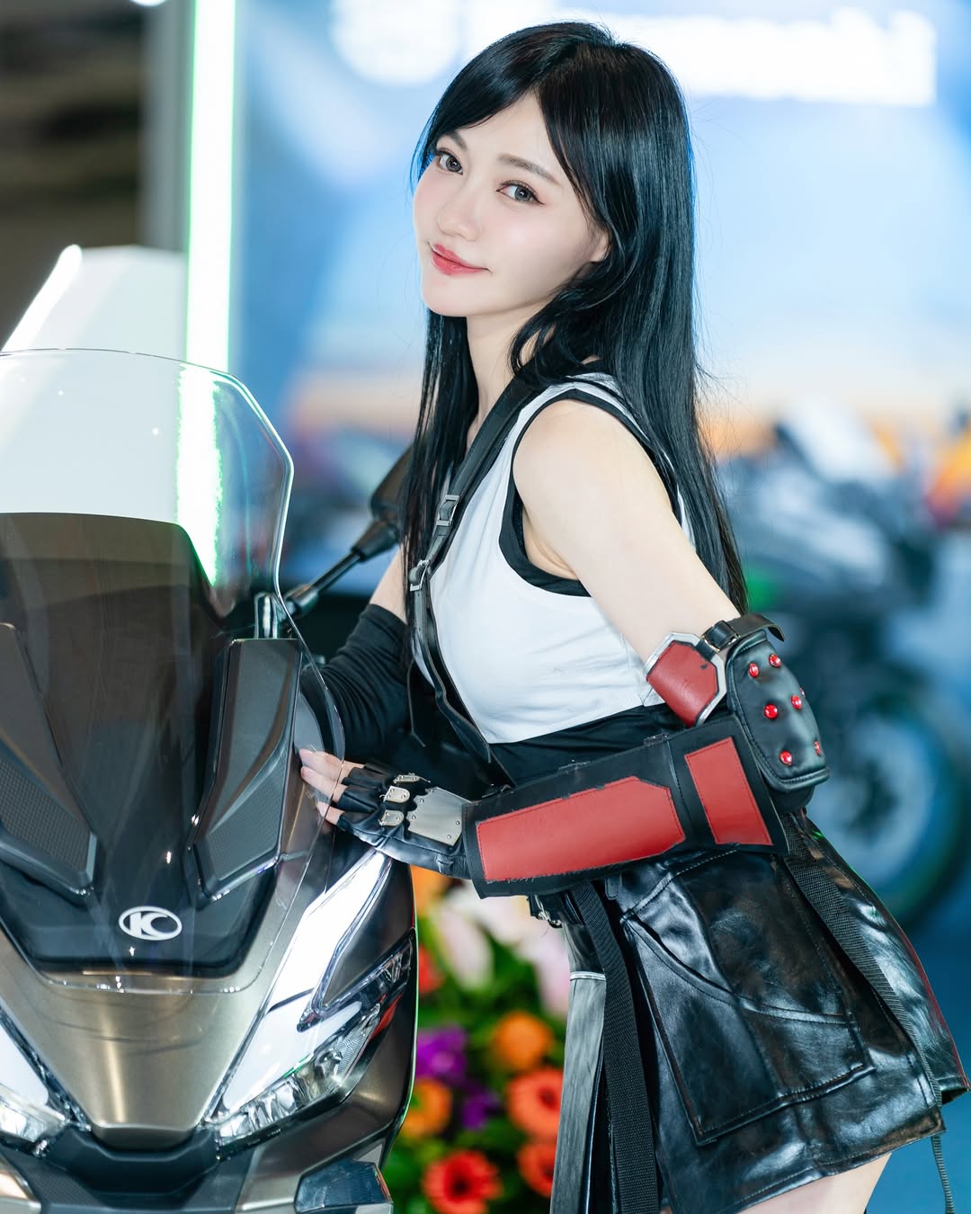 【正妹】苏小立机车展场上的光与线，美丽与力量的完美融合