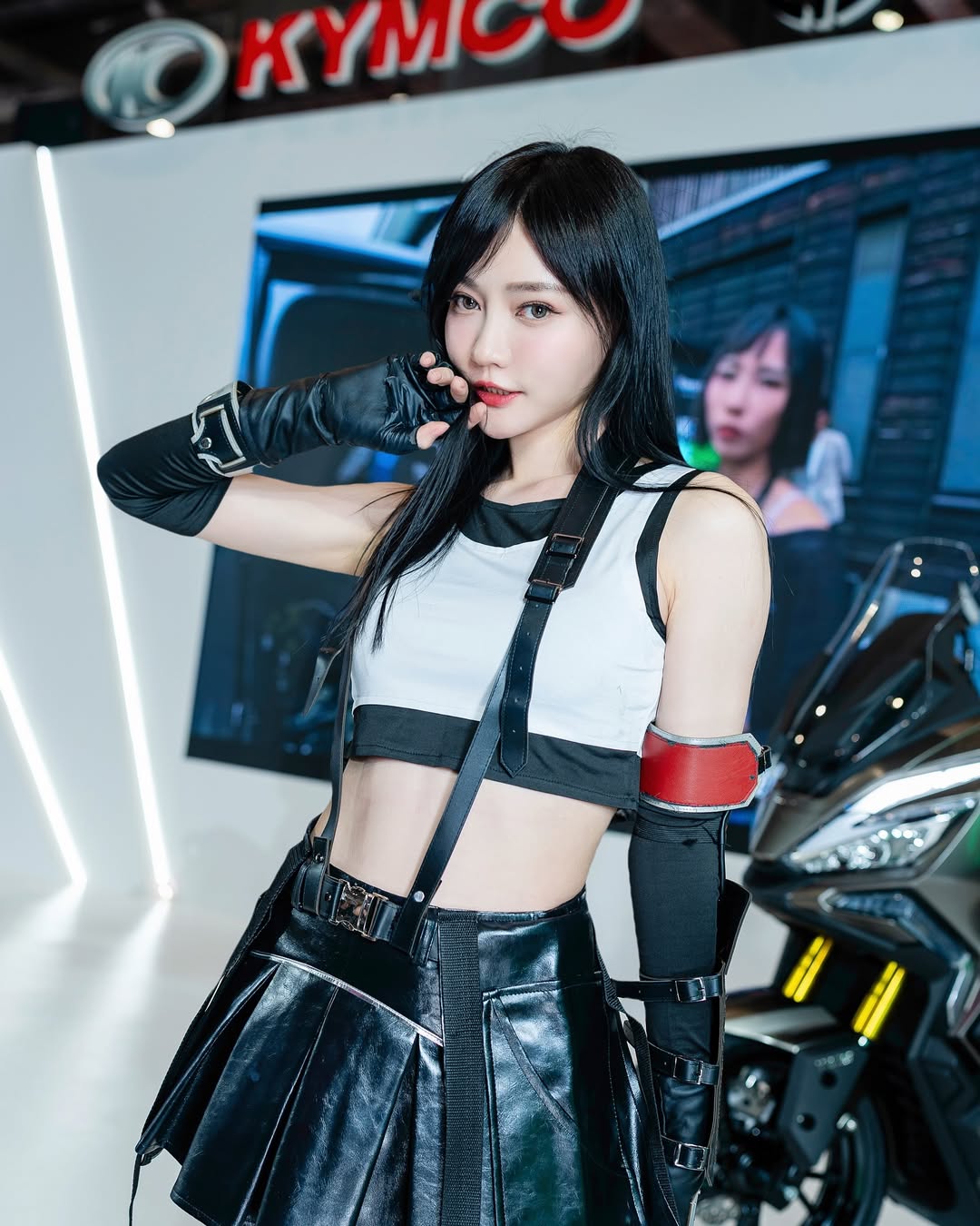 【正妹】苏小立机车展场上的光与线，美丽与力量的完美融合