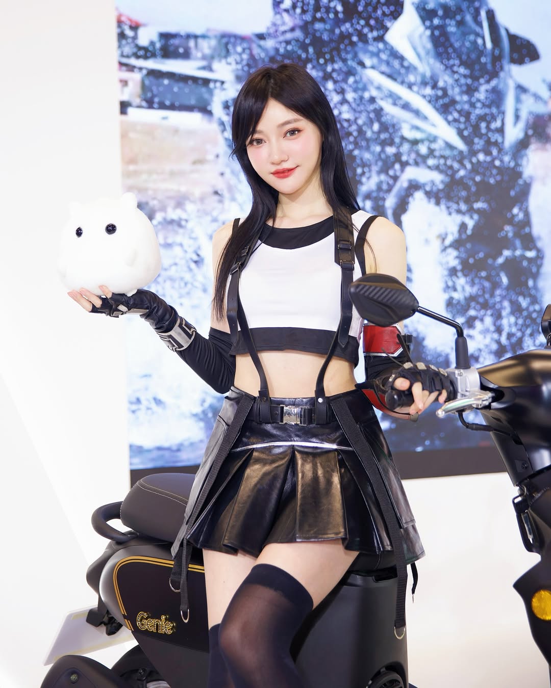 【正妹】苏小立机车展场上的光与线，美丽与力量的完美融合