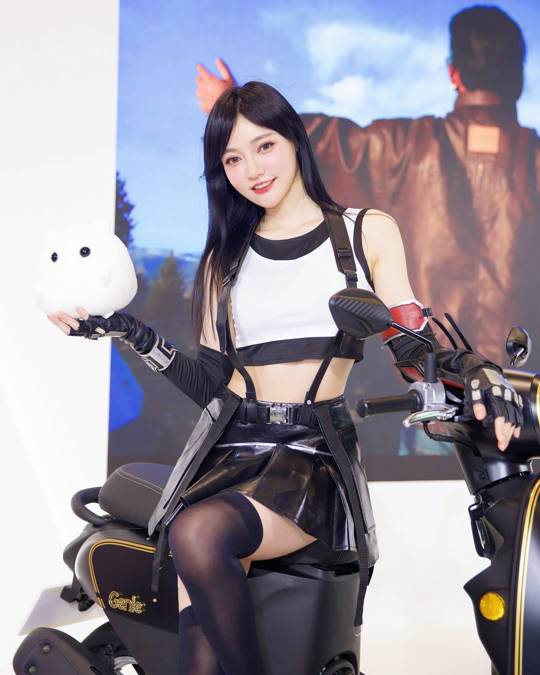 【正妹】苏小立机车展场上的光与线，美丽与力量的完美融合