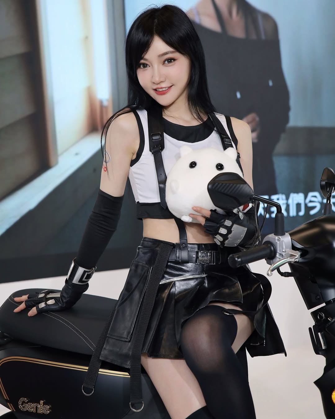 【正妹】苏小立机车展场上的光与线，美丽与力量的完美融合