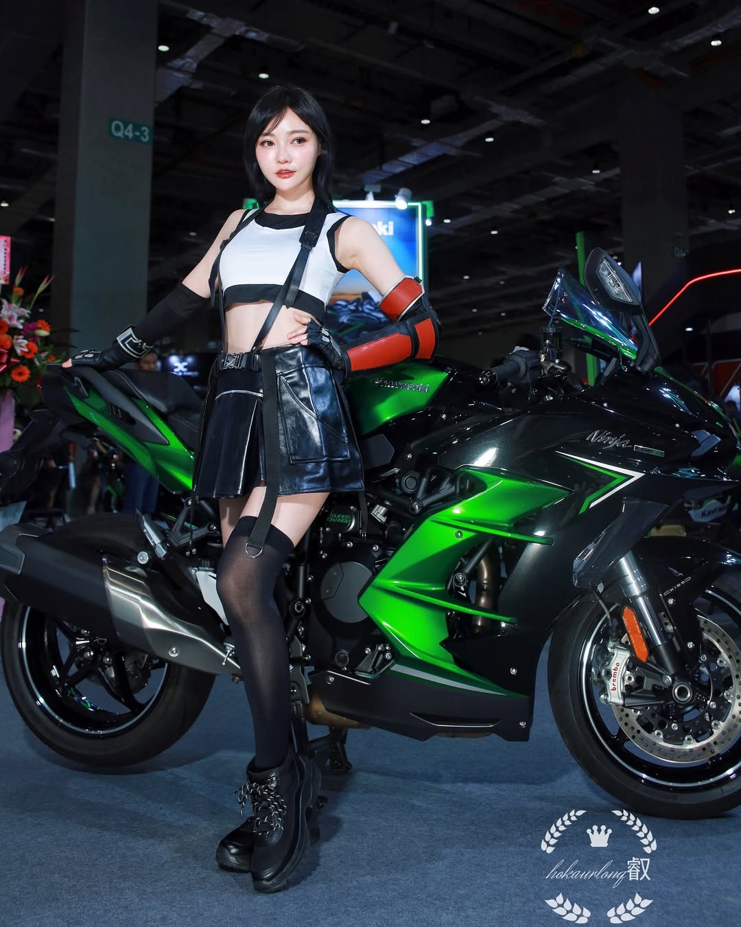 【正妹】苏小立机车展场上的光与线，美丽与力量的完美融合