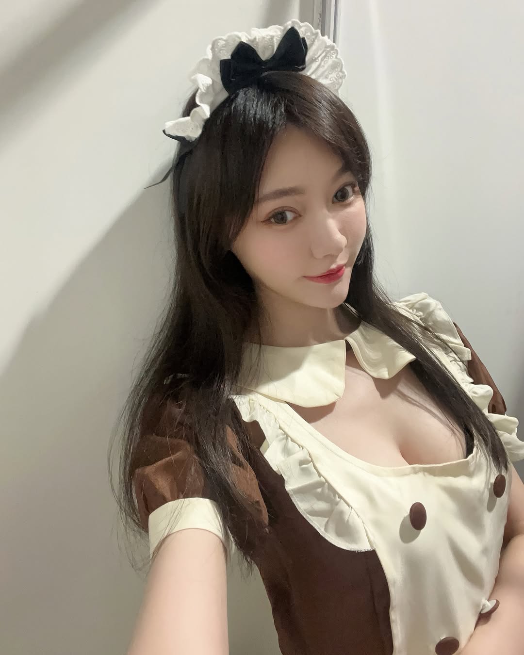 【正妹】苏小立黑丝女仆装超美，一道亮丽而温柔的风景线！