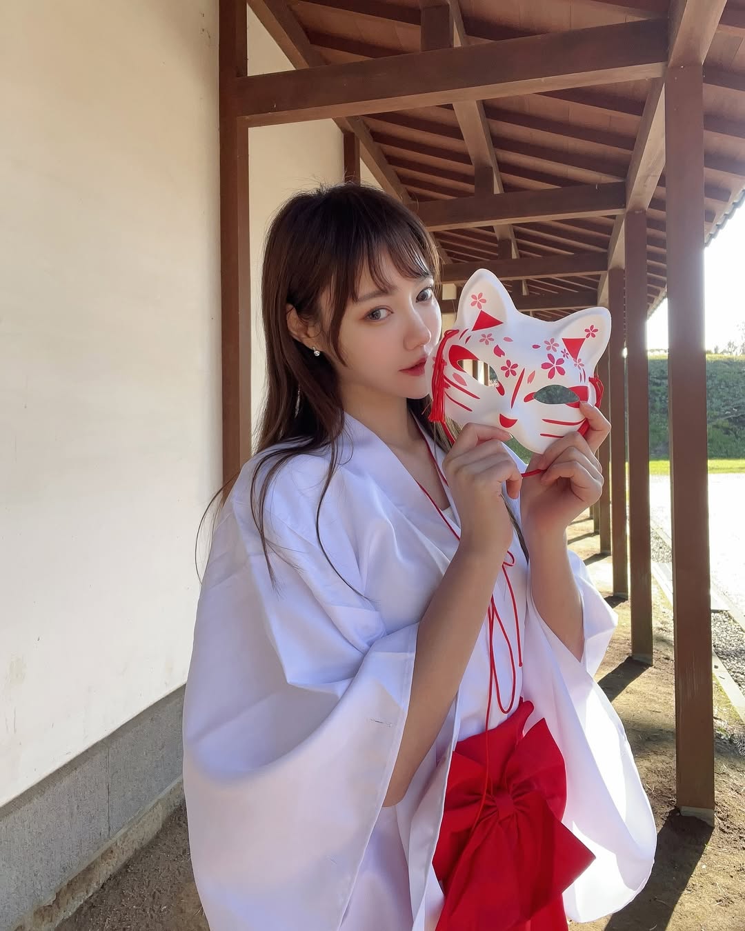 【正妹】苏小立巫女服写真，清纯与魅力的完美交织！