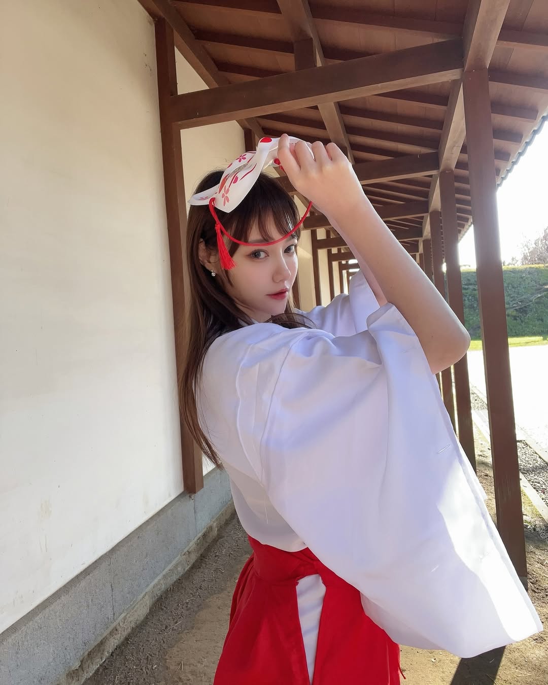 【正妹】苏小立巫女服写真，清纯与魅力的完美交织！