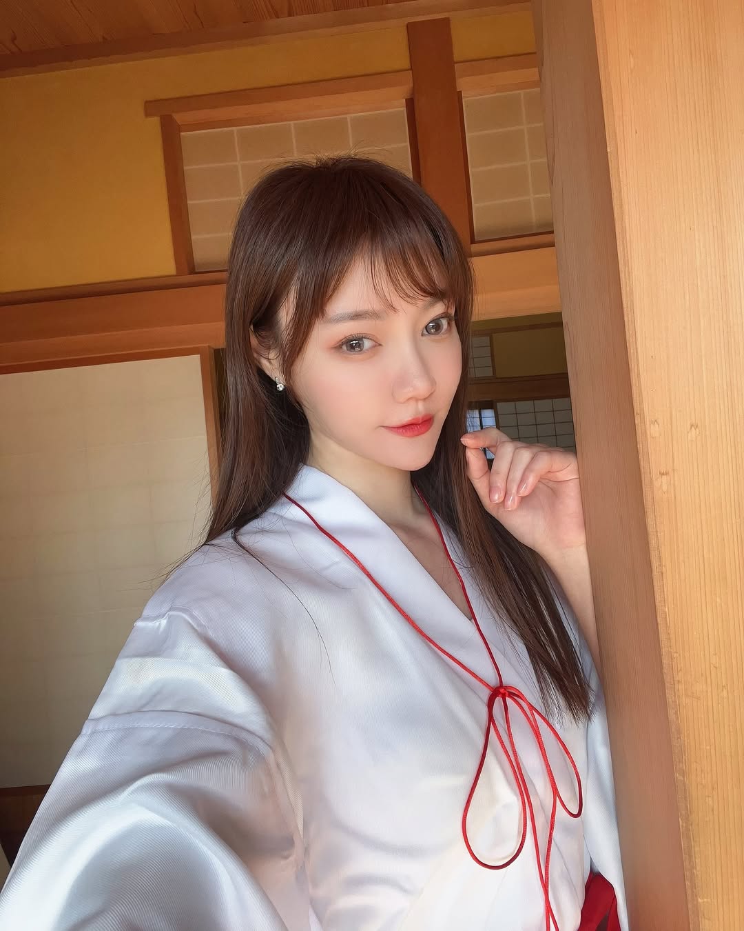 【正妹】苏小立巫女服写真，清纯与魅力的完美交织！