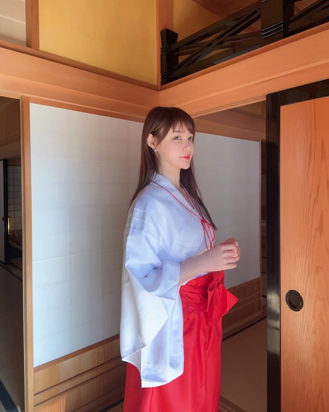 【正妹】苏小立巫女服写真，清纯与魅力的完美交织！